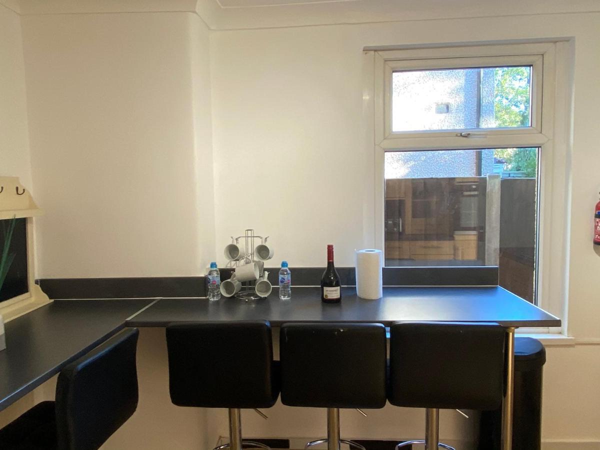 Central Stratford Cozy Double Room Лондон Экстерьер фото