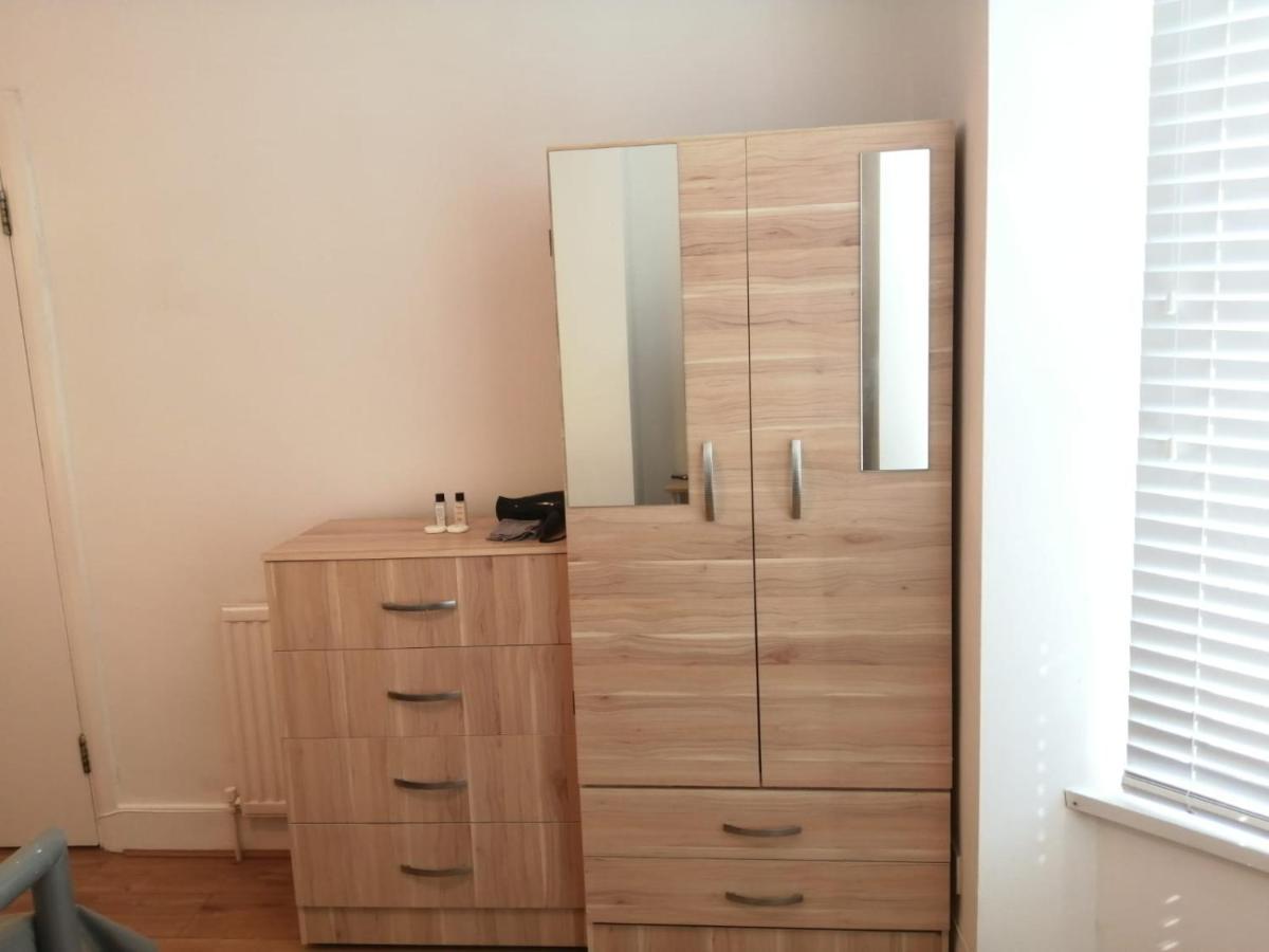 Central Stratford Cozy Double Room Лондон Экстерьер фото