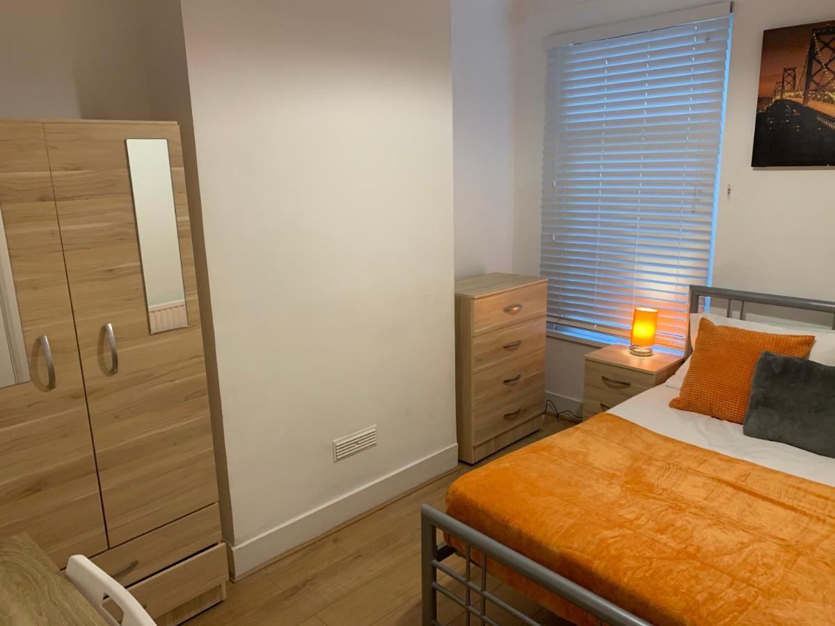 Central Stratford Cozy Double Room Лондон Экстерьер фото