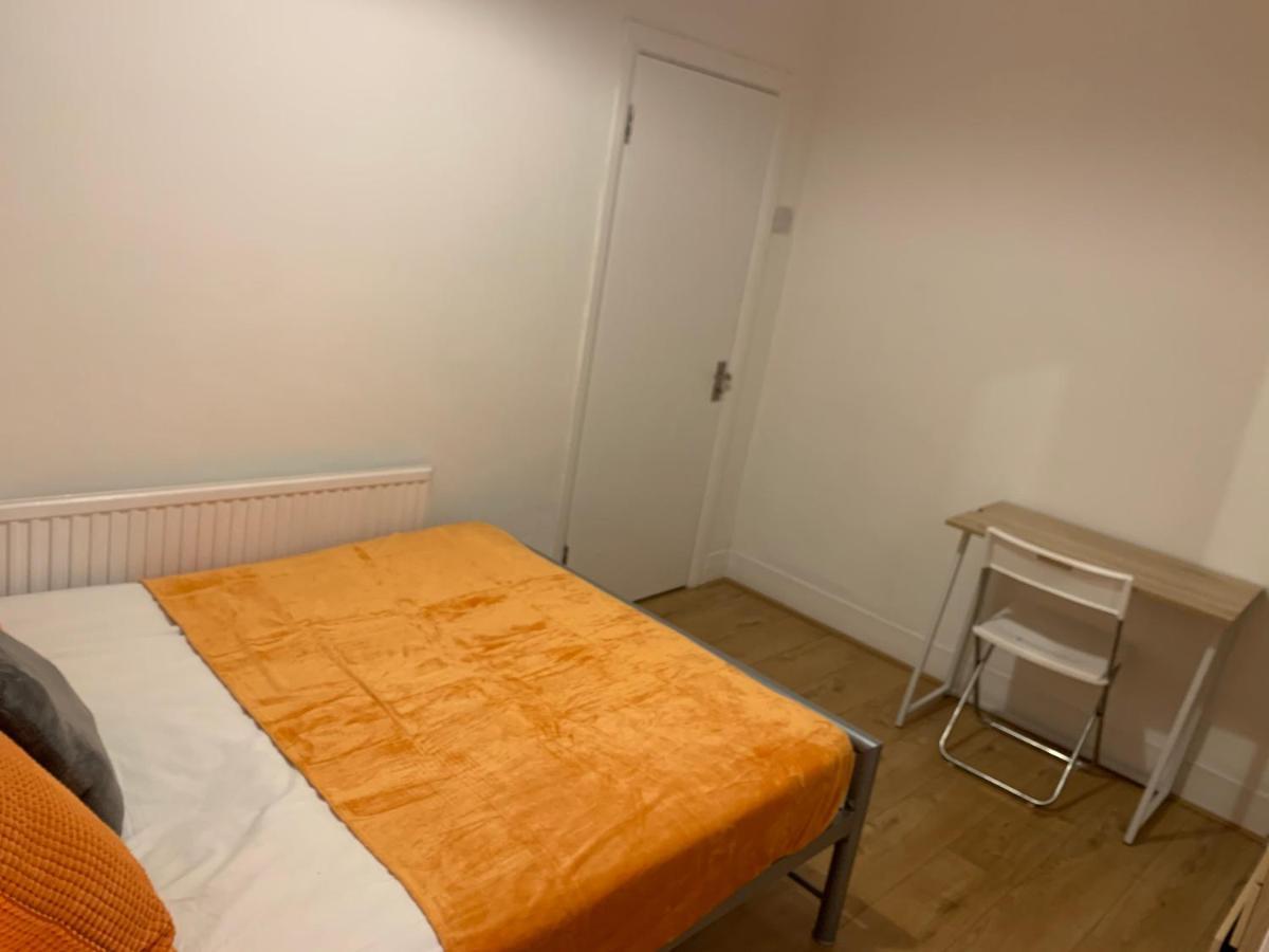 Central Stratford Cozy Double Room Лондон Экстерьер фото