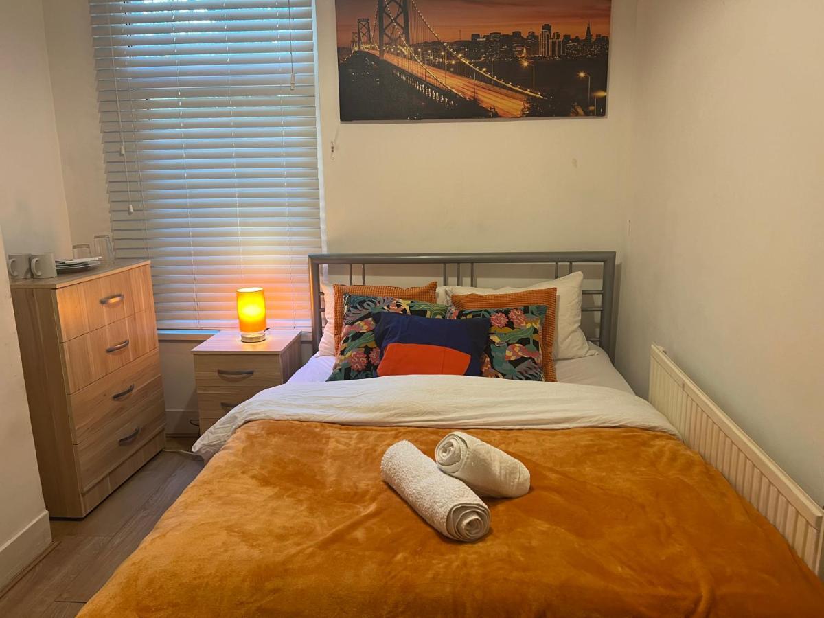 Central Stratford Cozy Double Room Лондон Экстерьер фото