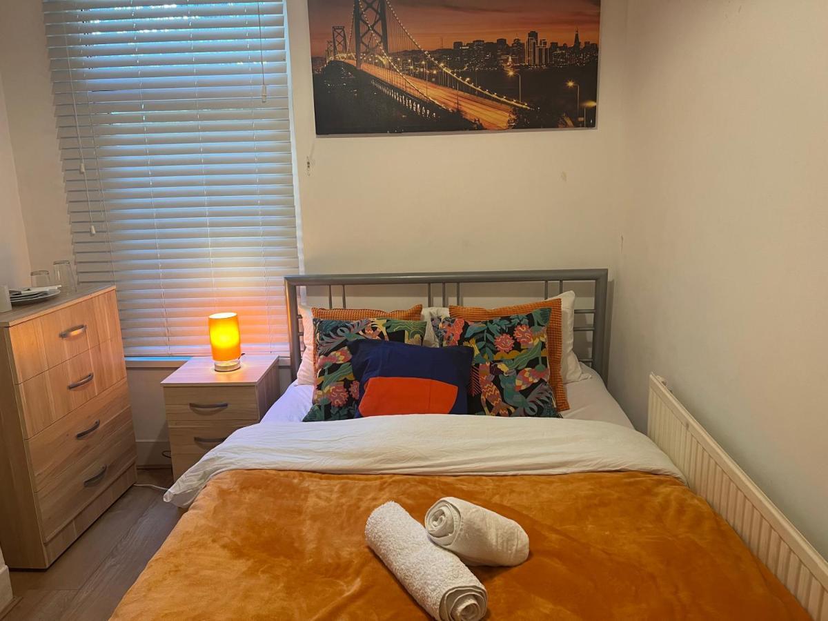 Central Stratford Cozy Double Room Лондон Экстерьер фото