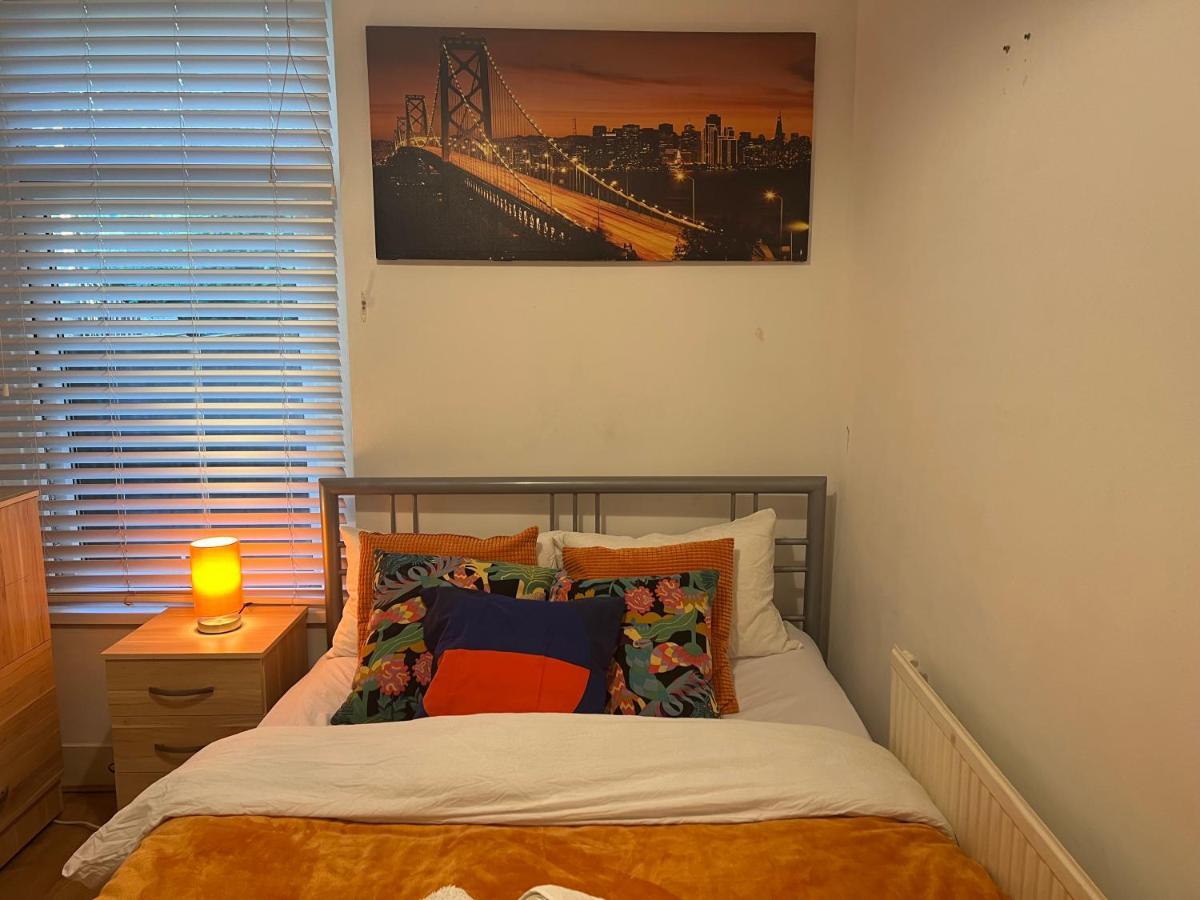 Central Stratford Cozy Double Room Лондон Экстерьер фото