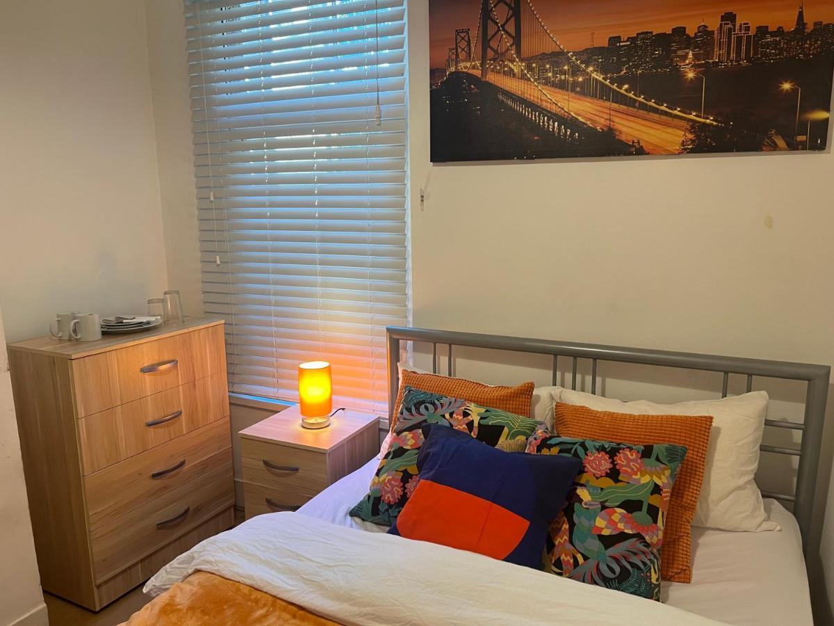 Central Stratford Cozy Double Room Лондон Экстерьер фото