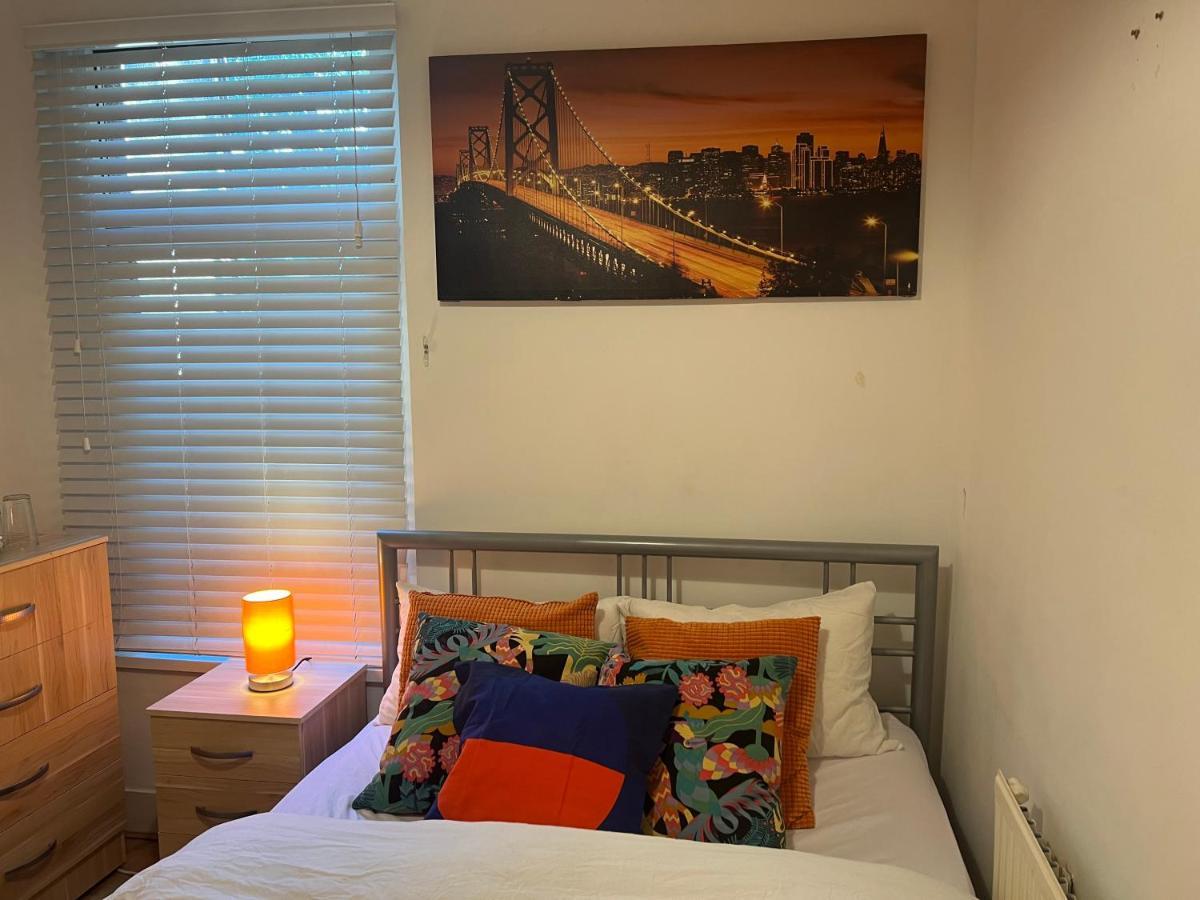 Central Stratford Cozy Double Room Лондон Экстерьер фото