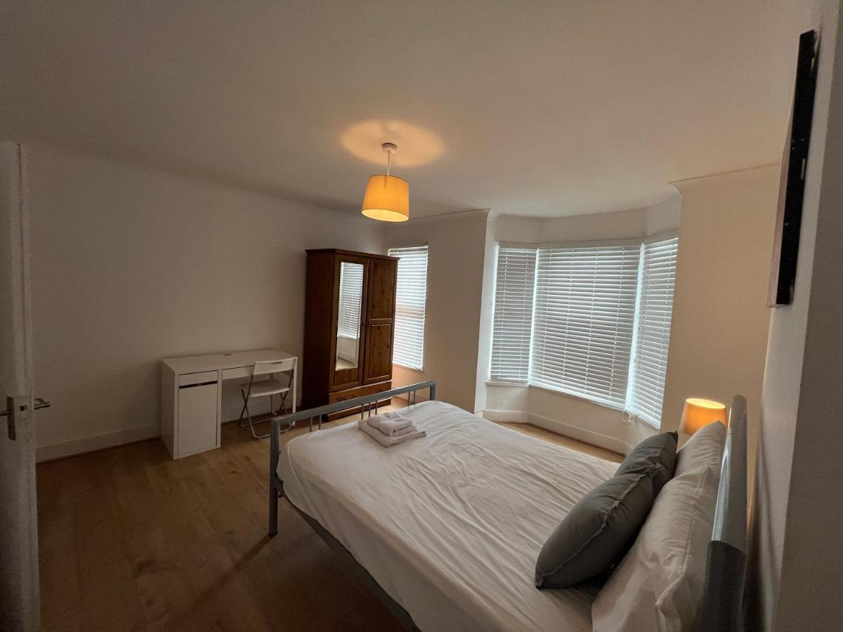 Central Stratford Cozy Double Room Лондон Экстерьер фото