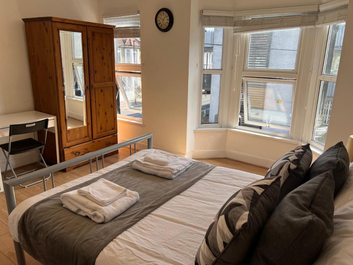 Central Stratford Cozy Double Room Лондон Экстерьер фото