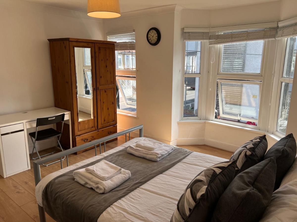 Central Stratford Cozy Double Room Лондон Экстерьер фото